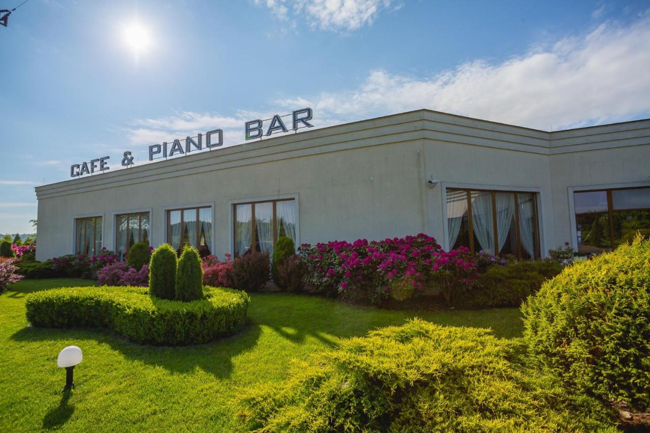 The Amber Business & Spa Hotel Oleśnica エクステリア 写真